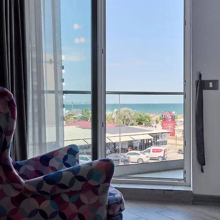 Beachfront 1br Apartment- N Pools *