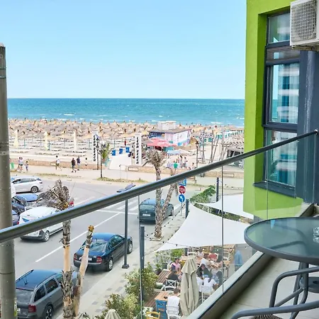 Beachfront 1br Apartment- N Pools דירה *