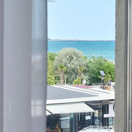 דירה Beachfront 1br Apartment- N Pools מאמאיה