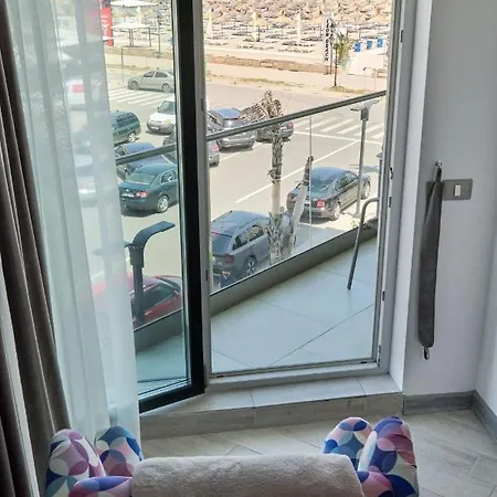 Apartment Beachfront 1br Apartment- N Pools Mamaia