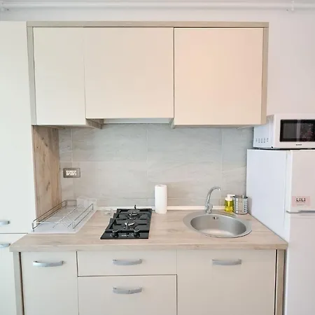 Apartment Beachfront 1br Apartment- N Pools Mamaia
