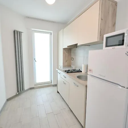 Beachfront 1br Apartment- N Pools Apartment
