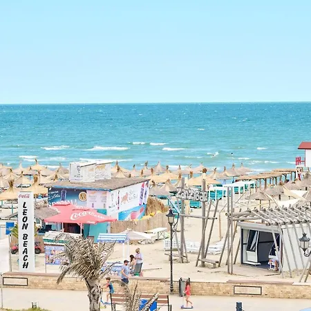 Beachfront 1br Apartment- N Pools דירה