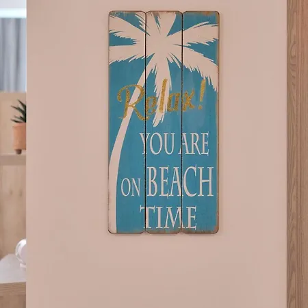 Beachfront 1br Apartment- N Pools * מאמאיה